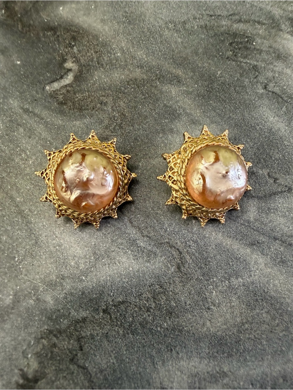 Vintage Hattie Carnegie Golden Champagne Sun Pearl Statement Clip On Earrings - Picture 6 of 11